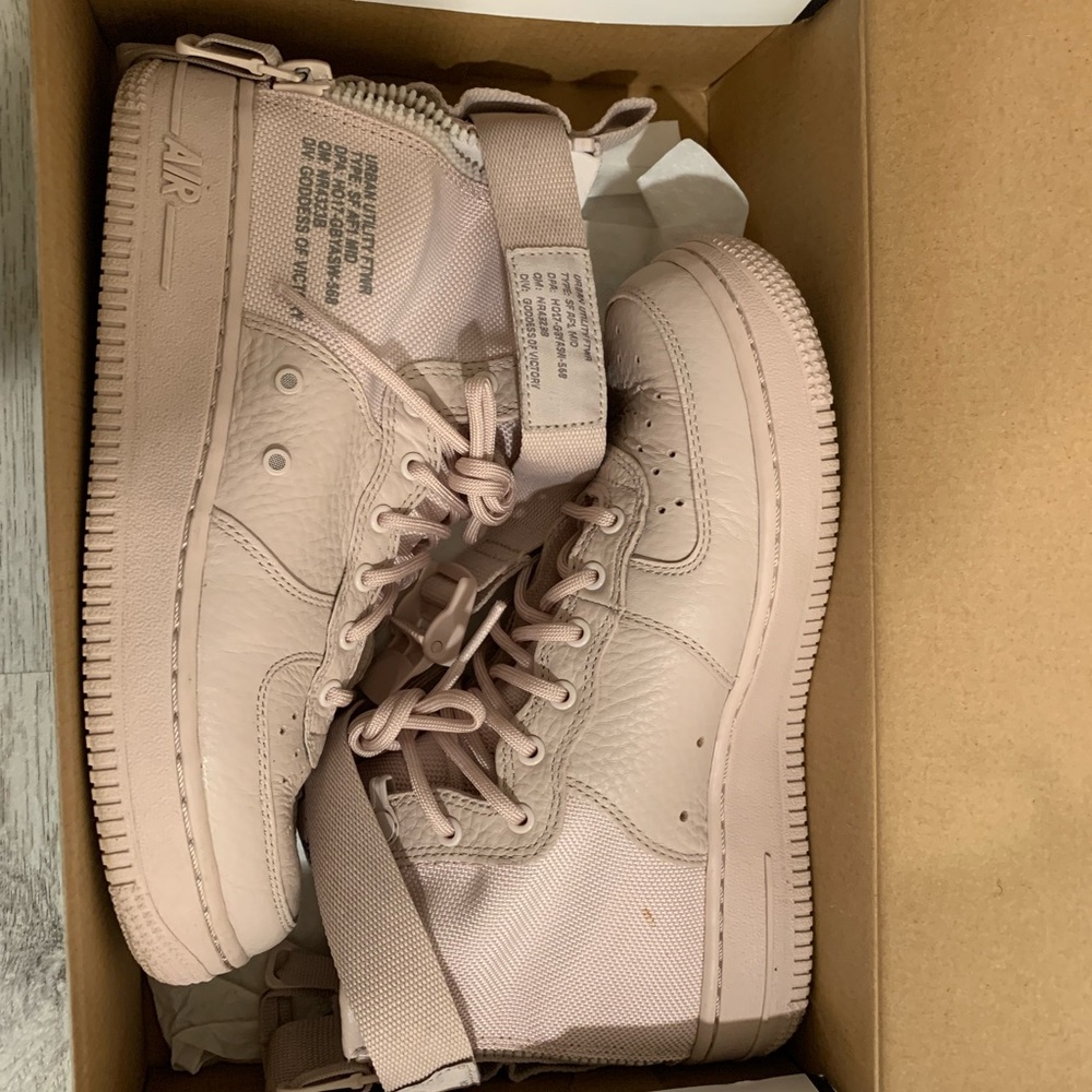 Nike SF AF1 MID